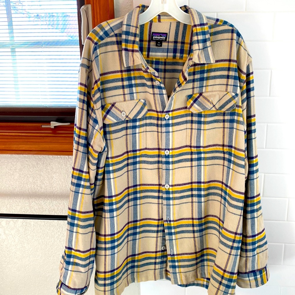 Patagonia fjord organic cotton flannel. Size XL. Excellent condition.